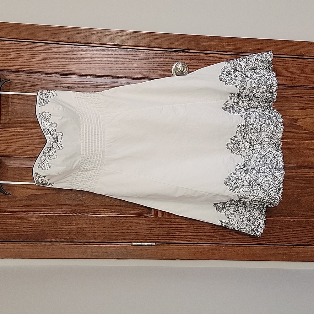 White House Black Market: Black and White strapless dress